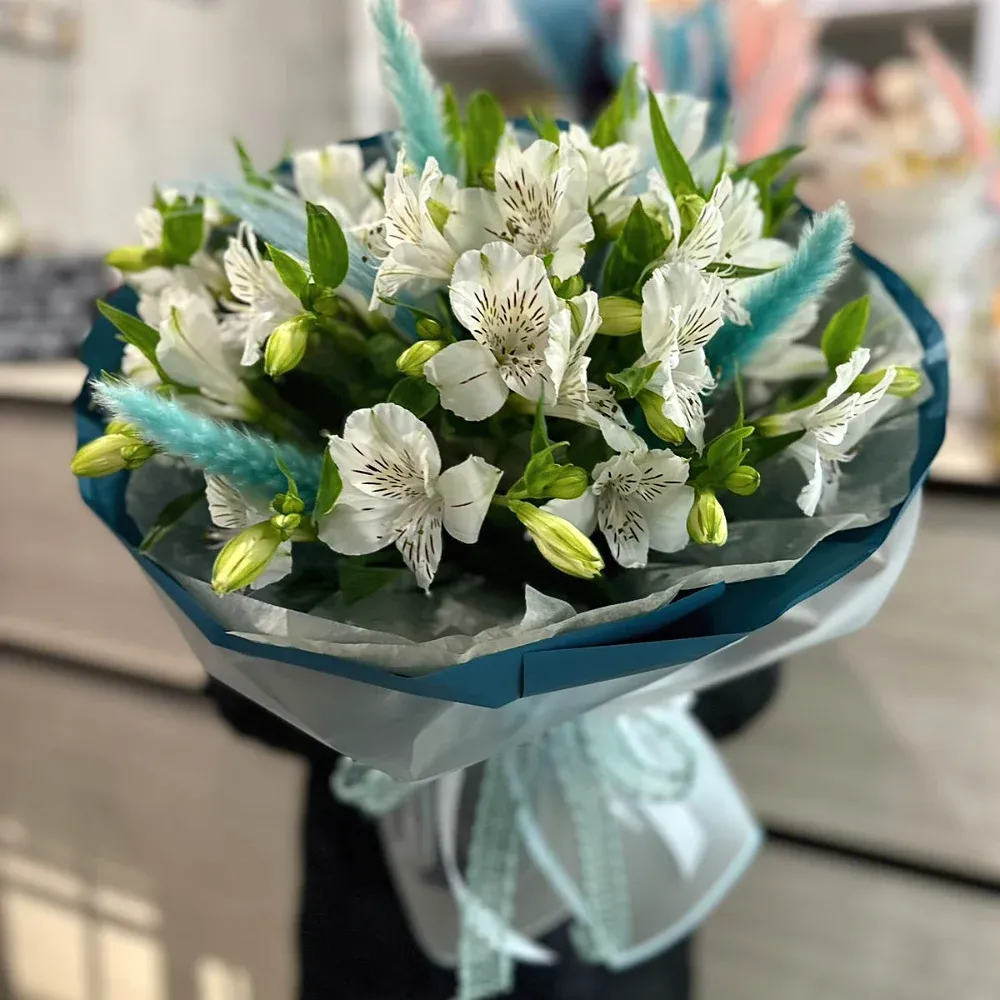 Букеты с альстромериями