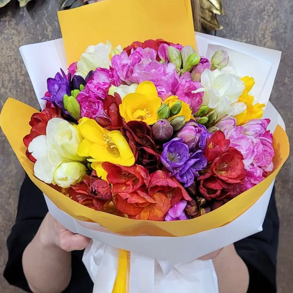 Букеты с фрезиями