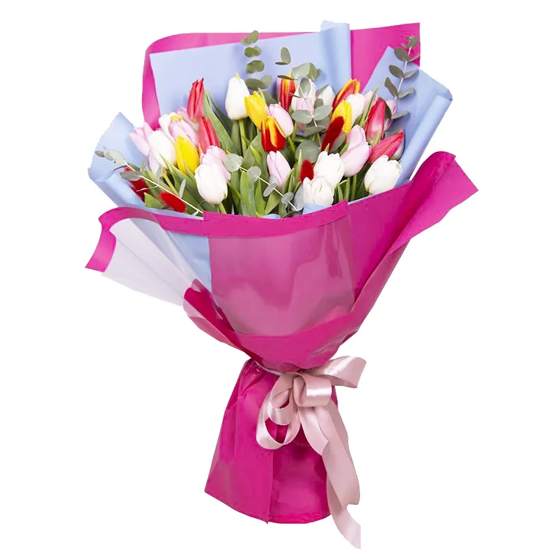 Букет из 35 тюльпанов с эвкалиптом