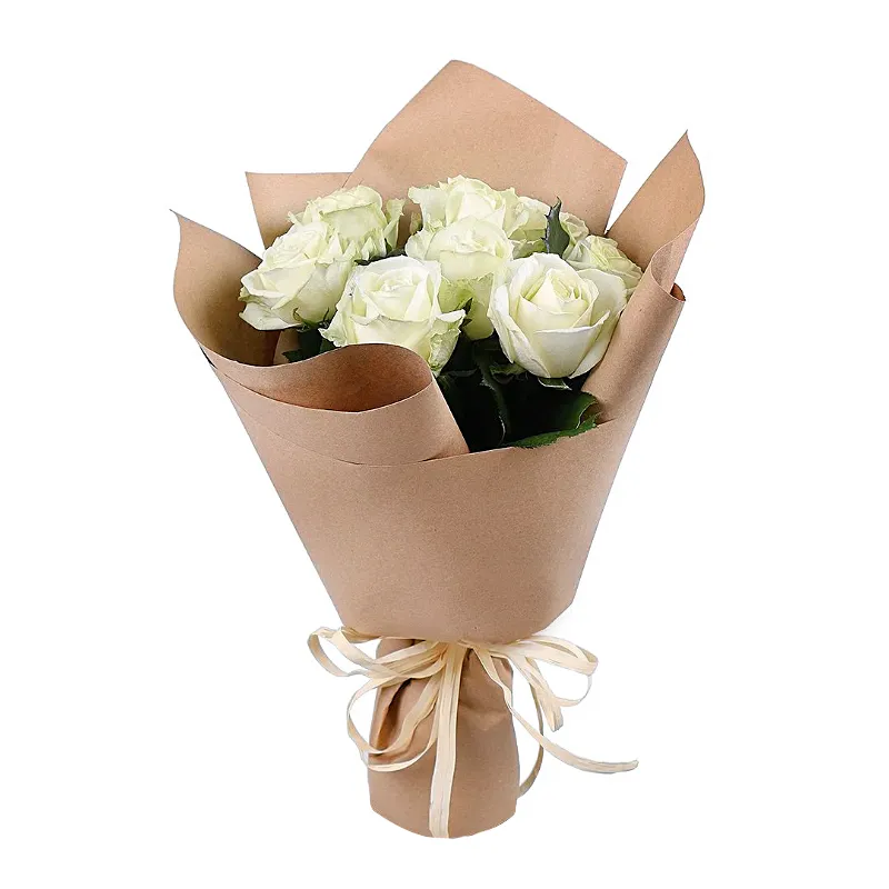 Букет из 9 белых роз в крафт бумаге