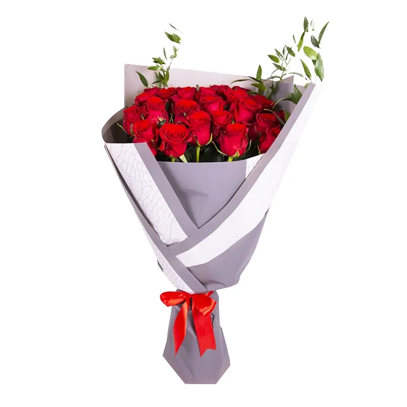 Букет из 21 красной розы и фисташки