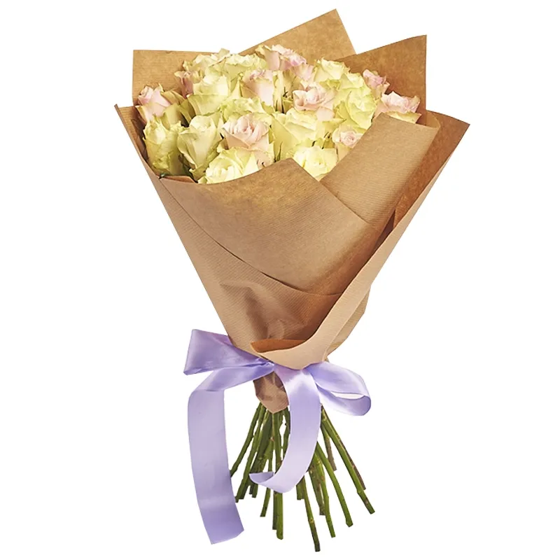 Букет из 21 кремовой розы в крафт (70 см)